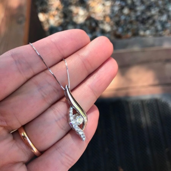 Zales 14k white gold necklace with pave diamonds and a center brilliant diamond - Picture 2 of 8